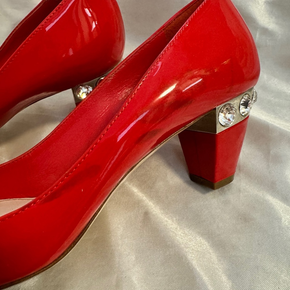 Miu Miu red patent leather heel pumps with crystal embellishments on the heels - Picture 4 of 12